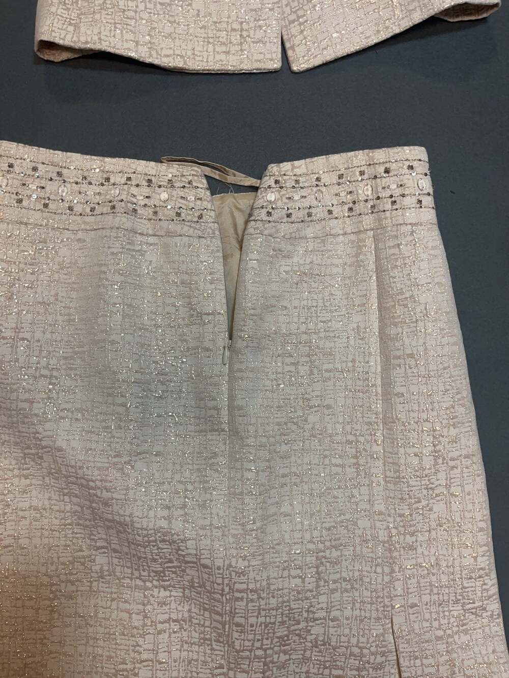 Tahari Arthur S. Levine Petite 6P Metallic Tweed Skirt Suit Set - Picture 14 of 16